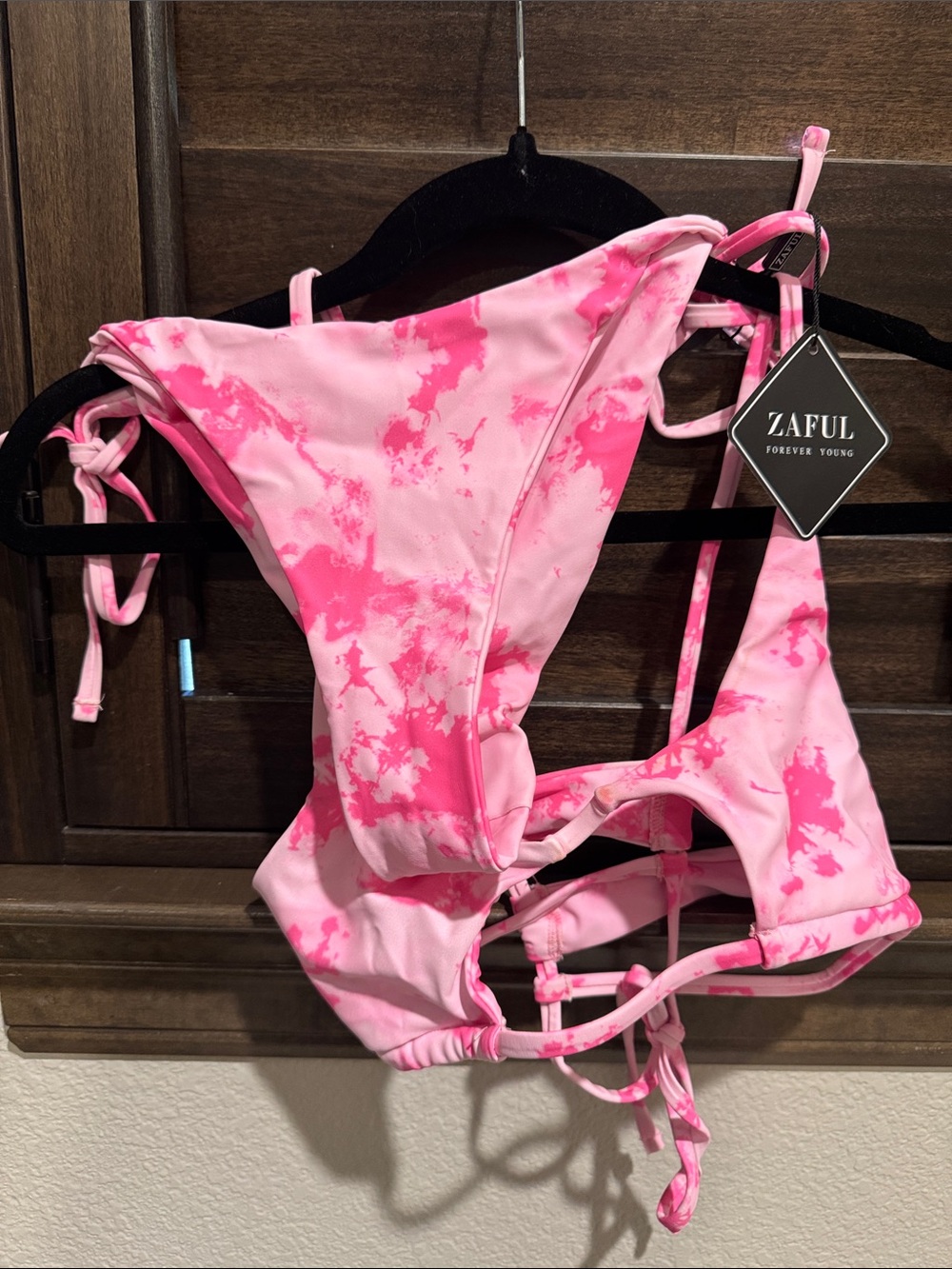 Variety of swimsuits - Picture 2 of 11